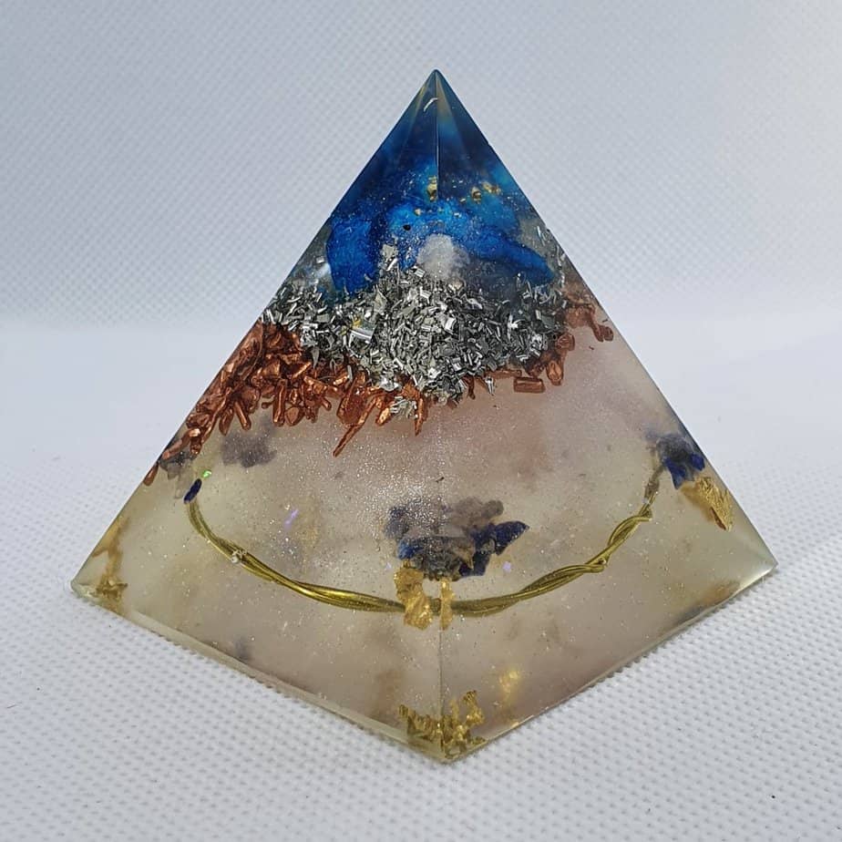 Past Now Future Orgone Orgonite Pyramid 6cm - Blue Quartz, Rose Quartz on top of silver, aluminium and copper, gold and brass tensor ring