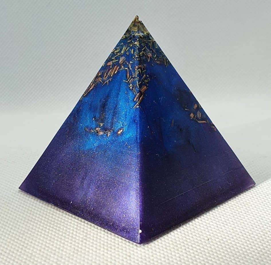 High Powering Orgone Orgonite Pyramid 6cm - Radiating hues of purple and blues. Brass, Copper and Herkimer Diamonds and a powerful centre of raw Amethysts