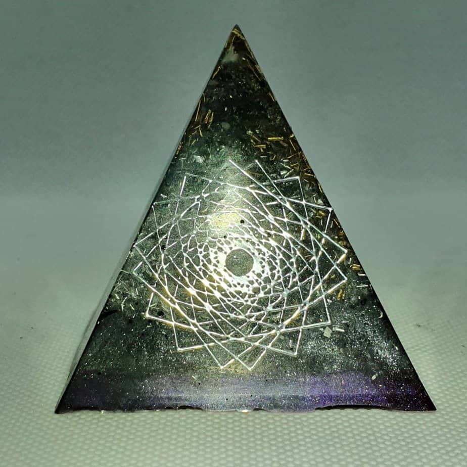 In the Zone Orgone Orgonite Pyramid 6cm 1
