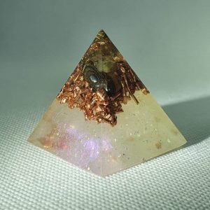 Mirrored Depth Orgone Orgonite Pyramid 4cm - A heart of Golden Tiger Eye, Labradorite, Herkimer Diamonds and copper for Piezoelectric effect.