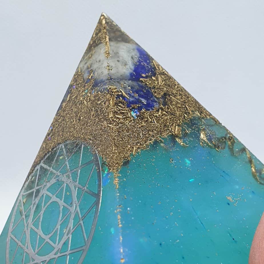 Aquarius Dreams Orgone Orgonite Pyramid 6cm 2