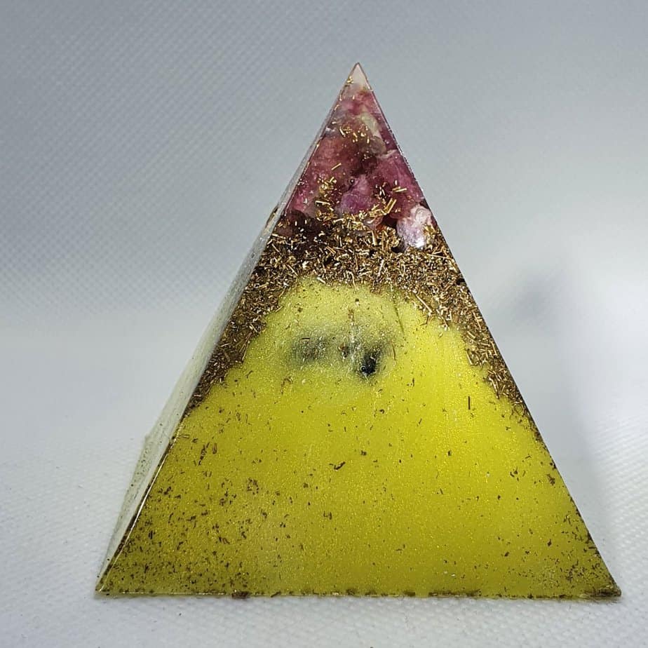 Golden Heart Orgone Orgonite Pyramid 6cm 1