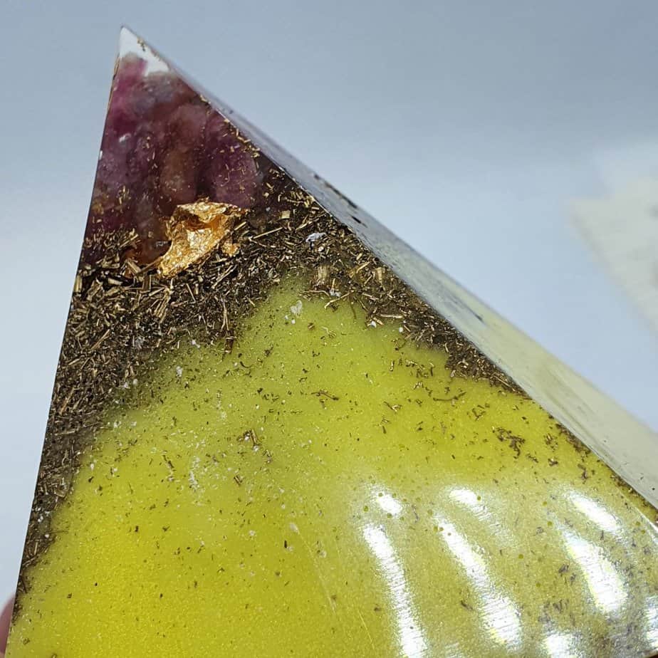 Golden Heart Orgone Orgonite Pyramid 6cm 3