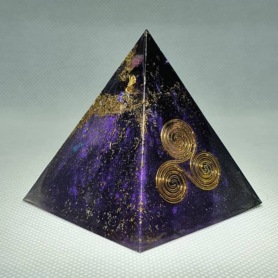 Aquarius Dreams Orgone Orgonite Pyramid 6cm - Radiating with a Pink Tourmaline, Amethyst for wisdom, intuition, and truth. Herkimer Diamonds, Sacred Geometry, with Brass and Shungite for Protection, visions of?...