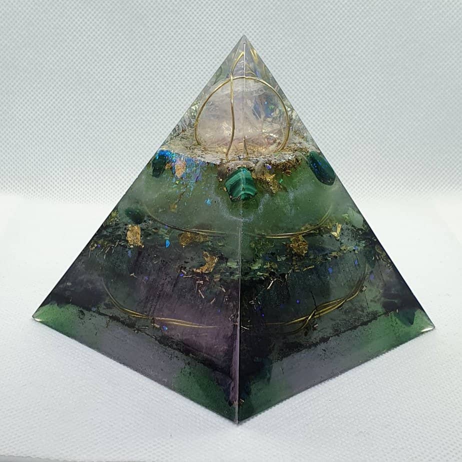 Floating Mind Orgone Orgonite Pyramid 9cm 2