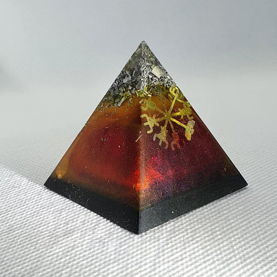 Hologramatic Universe II Orgone Orgonite Pyramid 4cm - A Shungite pyramid with a heart of Quartz, Herkimer Diamonds, Silver and Sacred Geometry to assist with protection from EMF