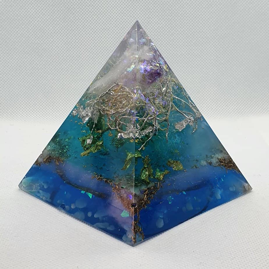 Blue Power Orgone Orgonite Pyramid 9cm 2
