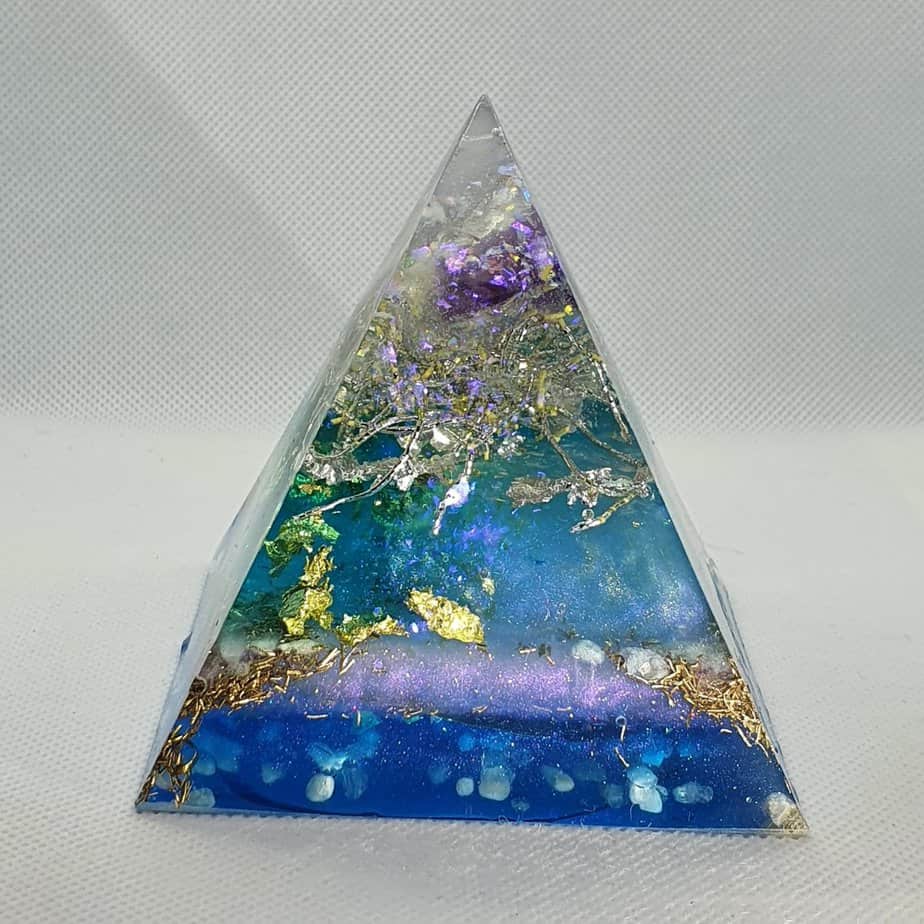 Blue Power Orgone Orgonite Pyramid 9cm 1