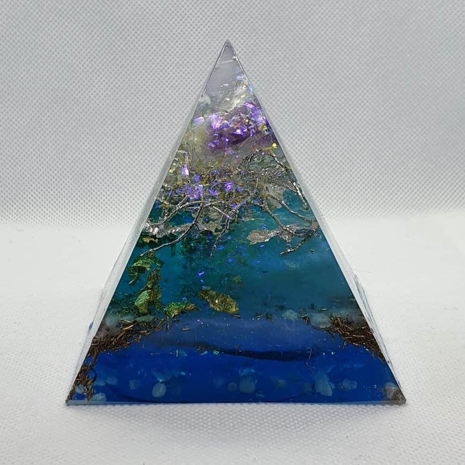 Blue Power Orgone Orgonite Pyramid 9cm 3