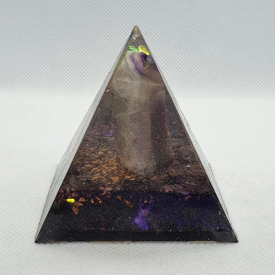Quantum Dreams Orgone Orgonite Pyramid 6cm 1