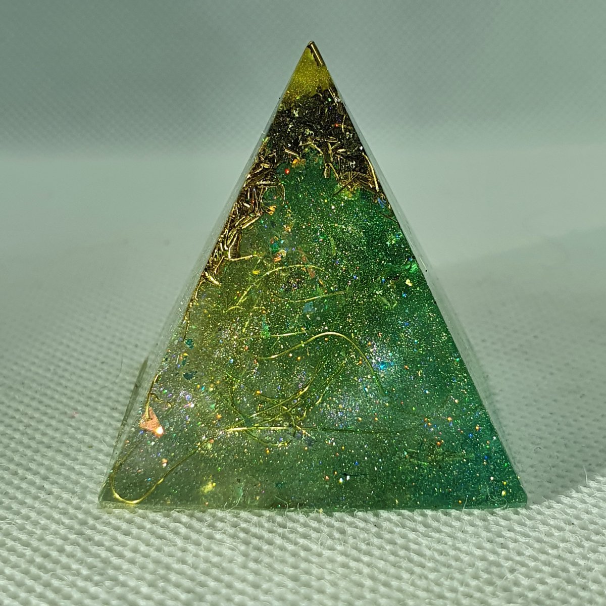 StarDust Orgone Orgonite Pyramid 4cm 2